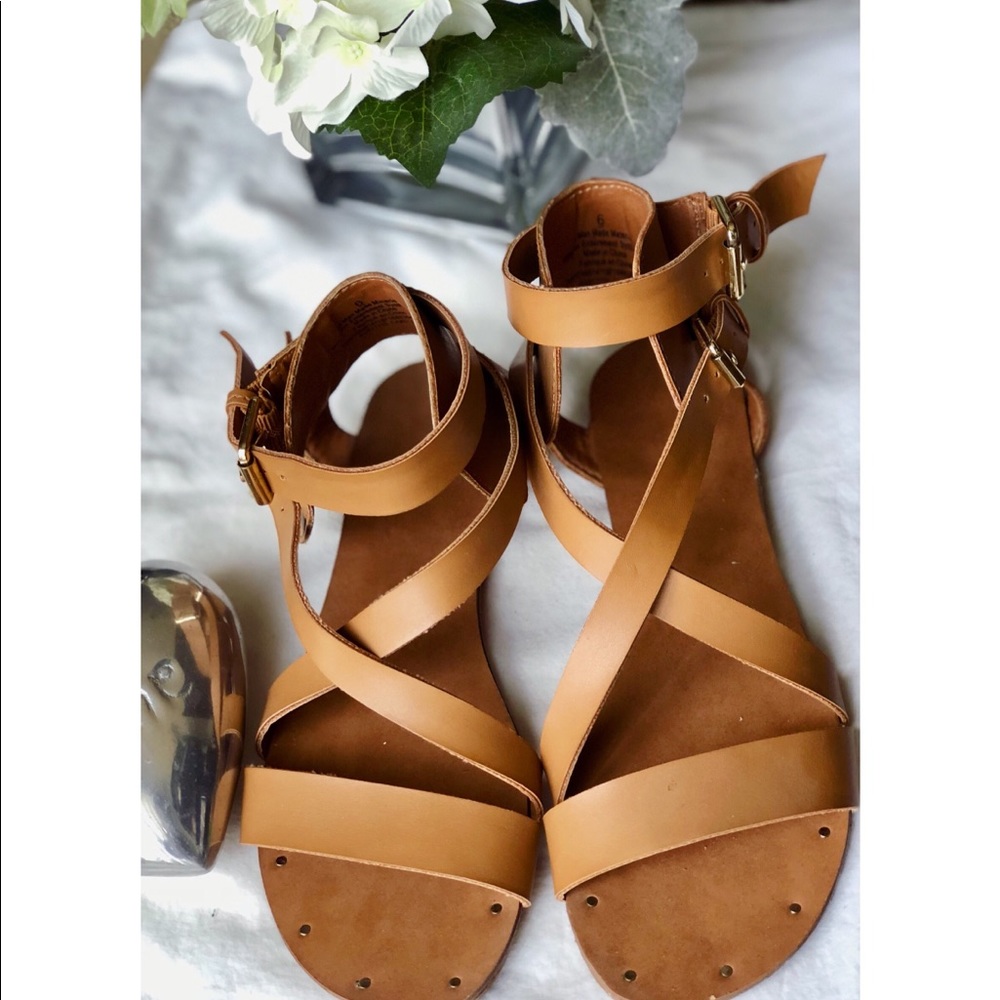 **𝐒𝐎𝐋𝐃** Gauge Flat Sandals